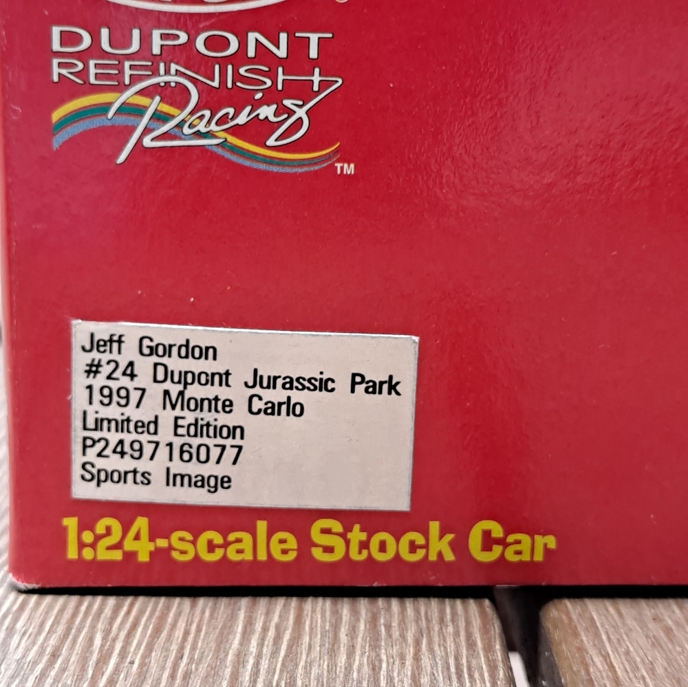1997 Jurassic Park 1:24 Scale #24 Jeff Gordon Winston Cup Collectible Car - Picture 5 of 8